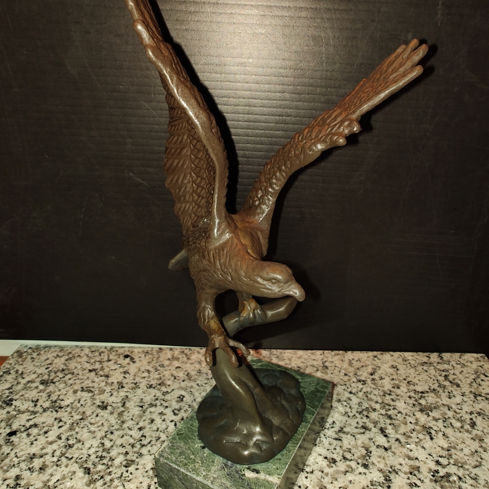 Source Unknown Bronze-Toned Eagle Sculpture - Picture 10 of 12
